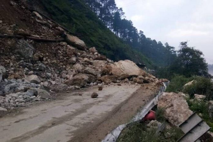 Landslide hits Uttarakhand's Pithoragarh, 4 missing and three bodies recovered till now!