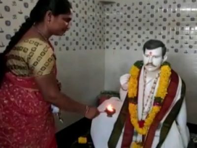 Andhra woman builds a temple in memory of her dead husband, offers prayers to his statue!
