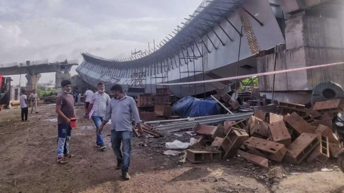 Flyover collapses in Bandra Kurla complex! Know more information here