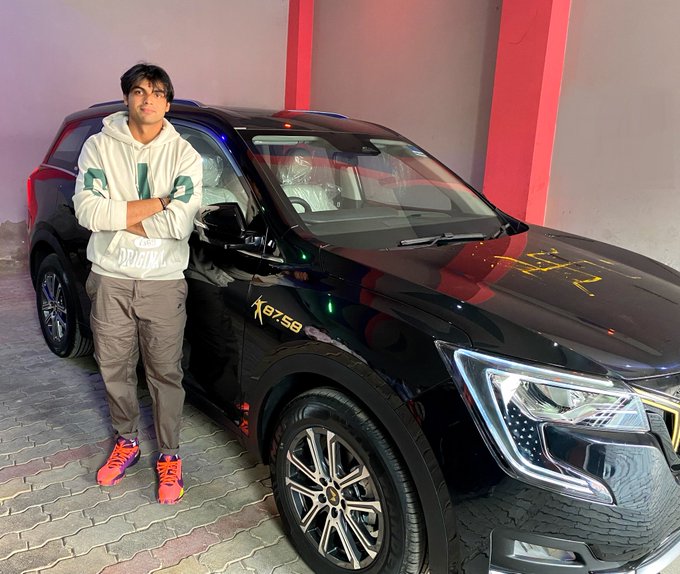 Mahindra delivers XUV700 to the gold medalist winners Neeraj Chopra and Sumit Antil