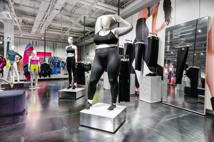 British journalist criticizing plus size mannequin in workout outfit!
